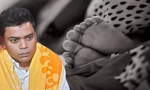 पिता ने बेटी को ट्रेन के आगे फेंका