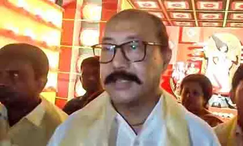 Bengal: हर्ष वर्धन श्रृंगला के हाथों दुर्गा पूजा पंडाल का उद्घाटन Bengal: हर्ष वर्धन श्रृंगला के हाथों दुर्गा पूजा पंडाल का उद्घाटन