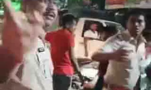 Bengal: पार्टी स्टॉल पर भाजपा कार्यकर्ताओं को गाली देते पुलिस का वीडियो वायरल