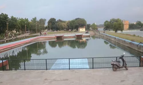 नगर निगम ने दुर्गा प्रतिमाओं के विसर्जन की तैयारियां पूरी की, महादेव घाट में विशेष इंतजाम