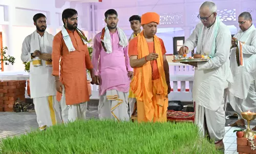 महानिशा पूजन कर सीएम योगी ने की लोकमंगल की प्रार्थना