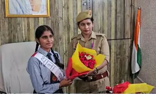 मिशन शक्ति के तहत छात्रा लक्ष्मी सिंह बनी एक दिन की थाना अध्यक्ष