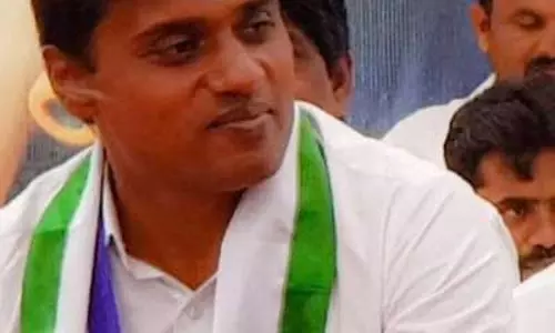 शराब घोटाले में सांसद मिधुन रेड्डी को मिली जमानत, सुधाकर बाबू ने कहा- सच्चाई और न्याय की जीत शराब घोटाले में सांसद मिधुन रेड्डी को मिली जमानत, सुधाकर बाबू ने कहा- सच्चाई और न्याय की जीत