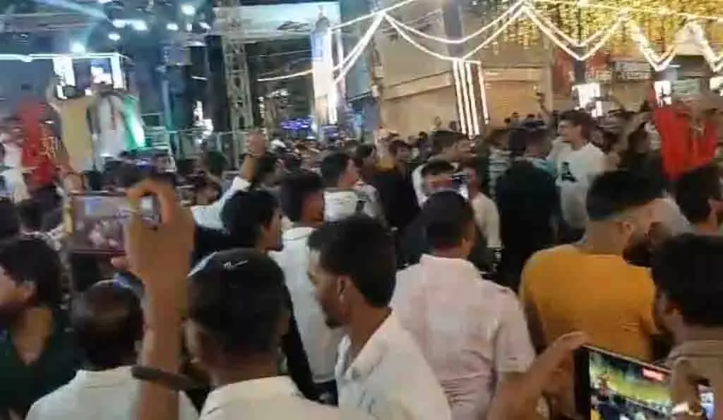Katni: माता के पंडाल में क्रिकेट का उत्साह, भक्तों ने भारत की जीत का जश्न बड़े उत्साह से मनाया Katni: माता के पंडाल में क्रिकेट का उत्साह, भक्तों ने भारत की जीत का जश्न बड़े उत्साह से मनाया