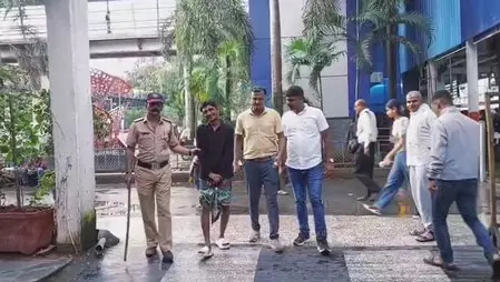 चलती ट्रेन में स्टंटबाजी और छेड़छाड़ करने वाला युवक गिरफ्तार चलती ट्रेन में स्टंटबाजी और छेड़छाड़ करने वाला युवक गिरफ्तार