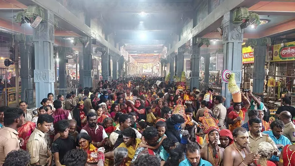 कुलसेकरनपट्टिनम मुथारम्मन मंदिर दशहरा उत्सव: सुरक्षा के लिए 3,500 पुलिसकर्मी तैनात कुलसेकरनपट्टिनम मुथारम्मन मंदिर दशहरा उत्सव: सुरक्षा के लिए 3,500 पुलिसकर्मी तैनात