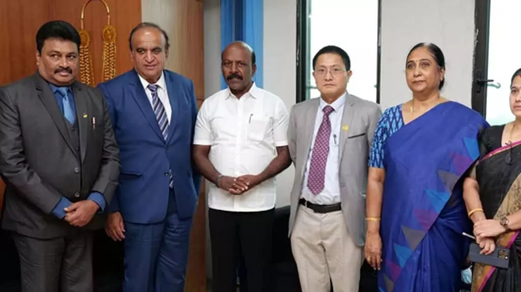Tamil Nadu: मॉरीशस के मंत्री ने मंत्री एम. सुब्रमण्यन से मुलाकात की Tamil Nadu: मॉरीशस के मंत्री ने मंत्री एम. सुब्रमण्यन से मुलाकात की