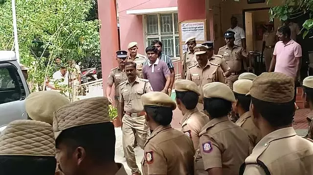 Tamil Nadu: थावेका के अधिकारी करूर अदालत में पेश Tamil Nadu: थावेका के अधिकारी करूर अदालत में पेश