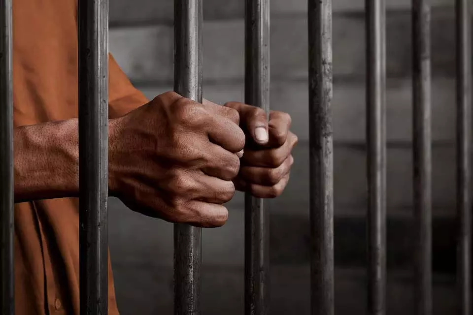 Indore : एक व्यक्ति को 14 साल पुराने मारपीट के मामले में एक साल की जेल Indore : एक व्यक्ति को 14 साल पुराने मारपीट के मामले में एक साल की जेल