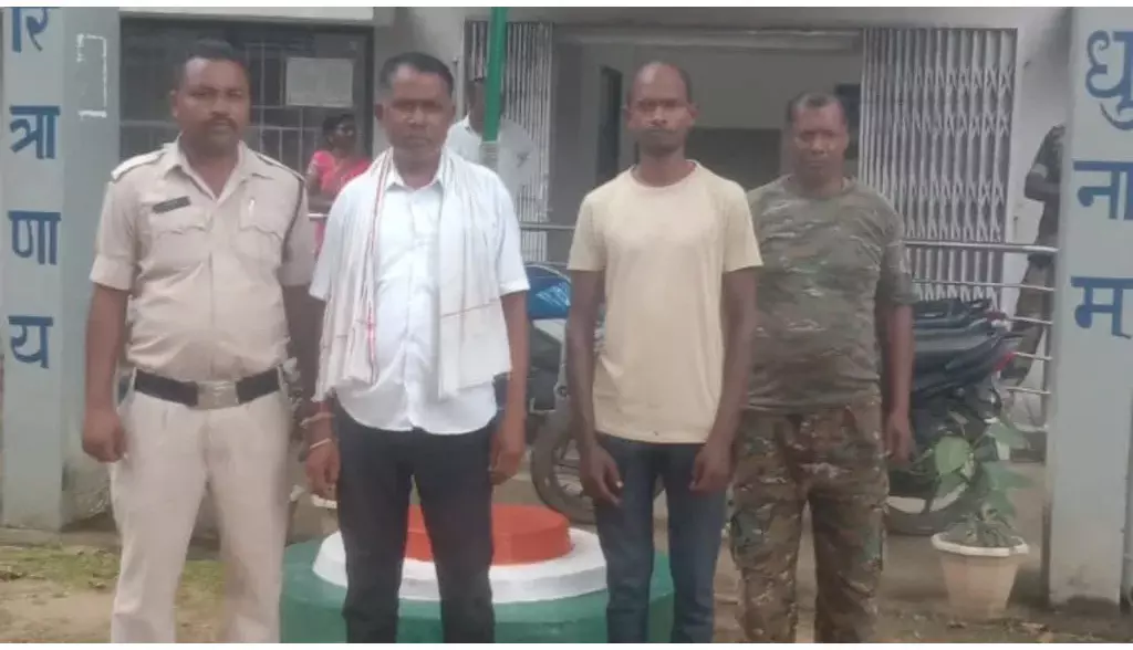 प्रेमिका के गांव में पकड़ाया प्रेमी, तालिबानी सजा देने वाले ग्रामीण गिरफ्तार प्रेमिका के गांव में पकड़ाया प्रेमी, तालिबानी सजा देने वाले ग्रामीण गिरफ्तार