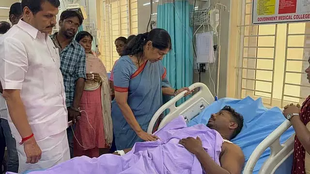 किसी नेता का बिना संवेदना व्यक्त किए चले जाना अभूतपूर्व है: कनिमोझी ने कड़ी आलोचना की किसी नेता का बिना संवेदना व्यक्त किए चले जाना अभूतपूर्व है: कनिमोझी ने कड़ी आलोचना की