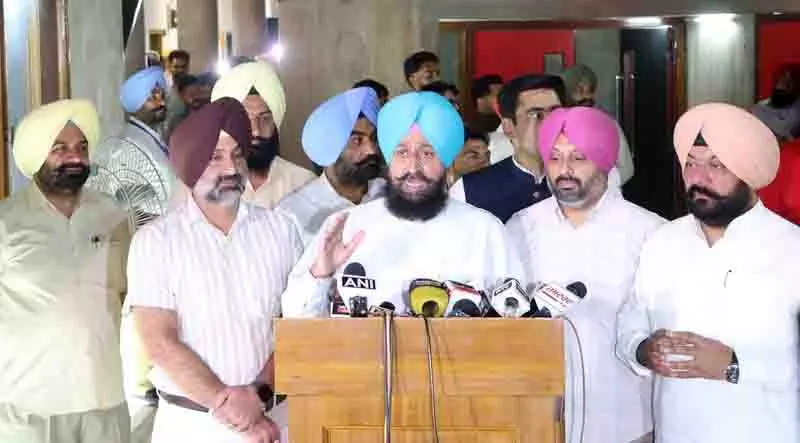 Punjab में बाढ़ को लेकर आप और कांग्रेस में फिर आरोप-प्रत्यारोप का दौर शुरू Punjab में बाढ़ को लेकर आप और कांग्रेस में फिर आरोप-प्रत्यारोप का दौर शुरू