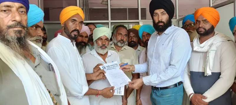 Sirsa के किसानों ने फसल कटौती और उर्वरक की कमी पर कार्रवाई की मांग की Sirsa के किसानों ने फसल कटौती और उर्वरक की कमी पर कार्रवाई की मांग की