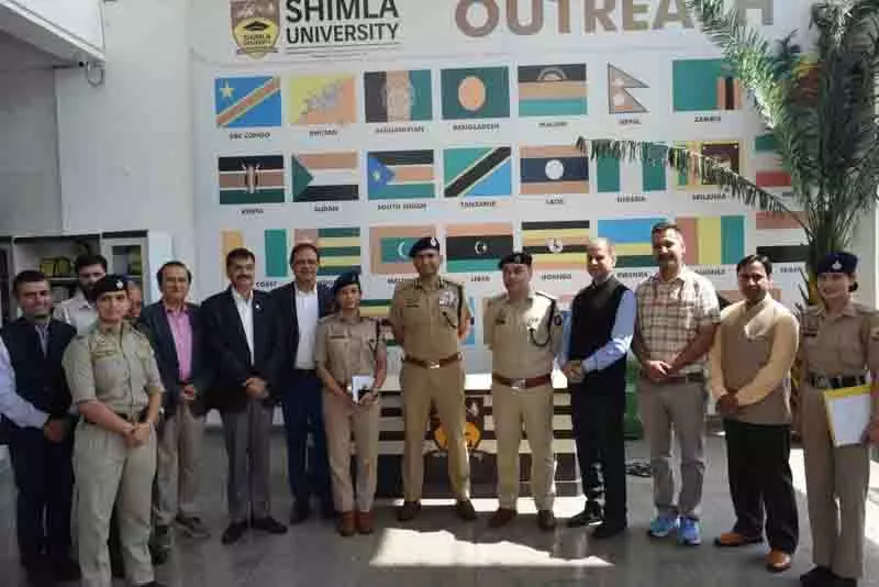 Himachal के डीजीपी ने छात्रों से नशे के खिलाफ लड़ाई में शामिल होने का आग्रह किया Himachal के डीजीपी ने छात्रों से नशे के खिलाफ लड़ाई में शामिल होने का आग्रह किया