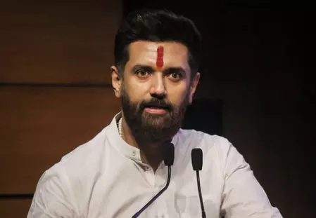 चिराग पासवान ने की प्रशांत किशोर की केजरीवाल से तुलना, कहा-ऐसी ही राजनीति दिल्ली में देखी थी चिराग पासवान ने की प्रशांत किशोर की केजरीवाल से तुलना, कहा-ऐसी ही राजनीति दिल्ली में देखी थी