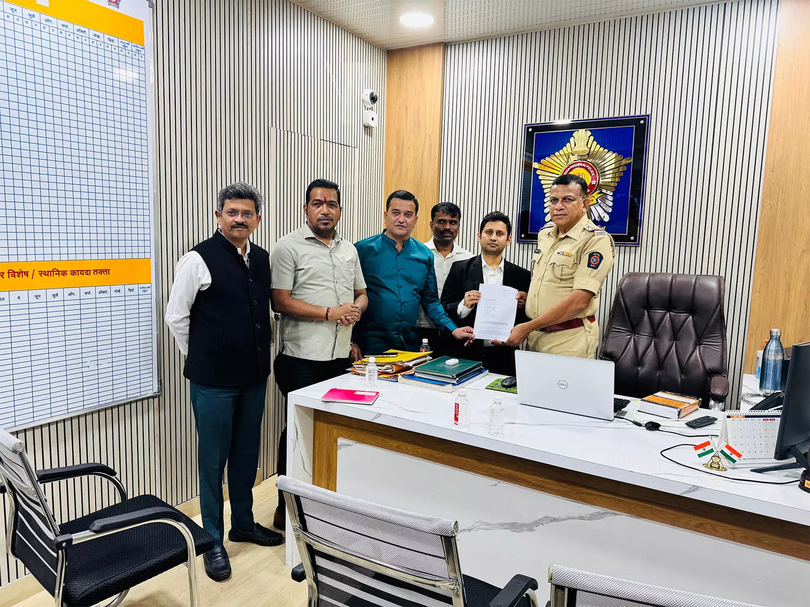 महाराष्ट्र: भाजपा कार्यालय में आग की पोस्ट पर कांग्रेस ने FIR दर्ज की महाराष्ट्र: भाजपा कार्यालय में आग की पोस्ट पर कांग्रेस ने FIR दर्ज की