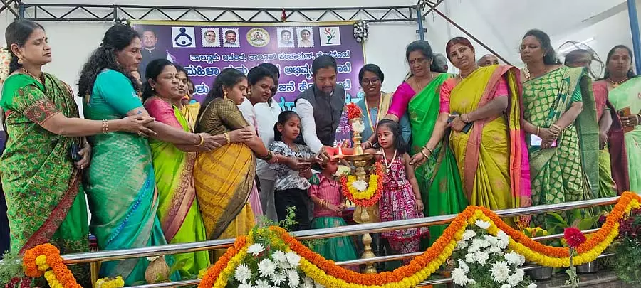 Karnataka : 330 आंगनवाड़ी केंद्रों का उन्नयन किया जाएगा Karnataka : 330 आंगनवाड़ी केंद्रों का उन्नयन किया जाएगा