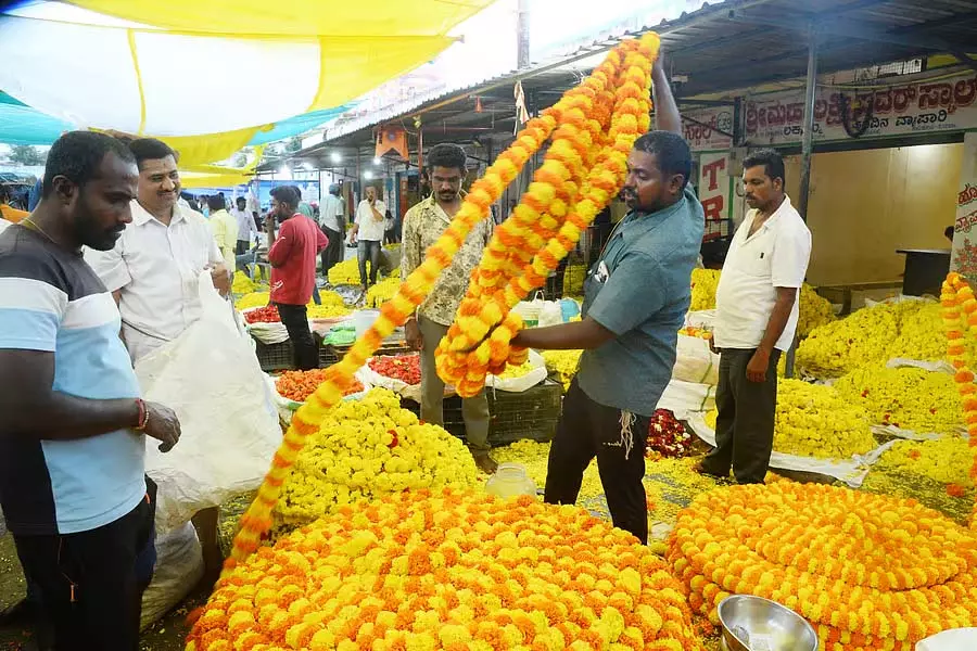 Ayudha Puja : एक सस्ता फूल Ayudha Puja : एक सस्ता फूल