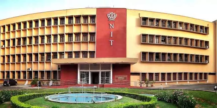 NIT Rourkela ने कार-टू-कार इंटरैक्शन से सड़क सुरक्षा बढ़ाने वाला AI मॉडल विकसित किया NIT Rourkela ने कार-टू-कार इंटरैक्शन से सड़क सुरक्षा बढ़ाने वाला AI मॉडल विकसित किया