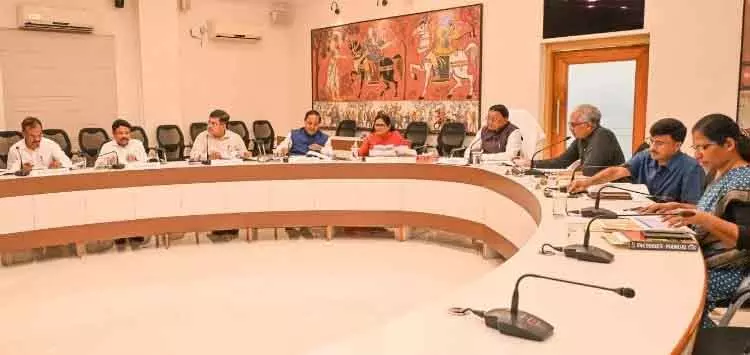 ओडिशा कैबिनेट ने 2,200 प्राथमिक स्कूलों के लिए ₹12,000 करोड़ मंजूर किए ओडिशा कैबिनेट ने 2,200 प्राथमिक स्कूलों के लिए ₹12,000 करोड़ मंजूर किए