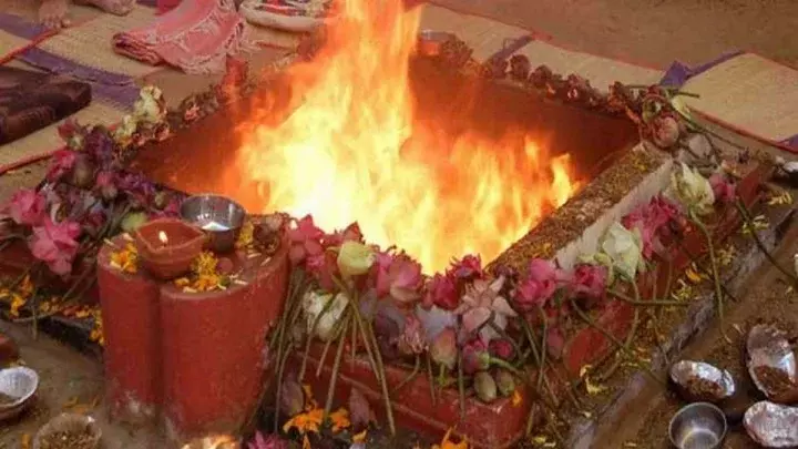 Haridwar: घर-घर अष्टमी पर पूजा, हवन और यज्ञ का भव्य आयोजन Haridwar: घर-घर अष्टमी पर पूजा, हवन और यज्ञ का भव्य आयोजन