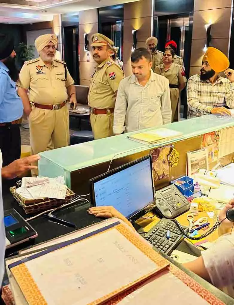 Ludhiana: त्यौहारी सीज़न, पुलिस ने रामलीला स्थलों के आसपास सुरक्षा बढ़ा दी Ludhiana: त्यौहारी सीज़न, पुलिस ने रामलीला स्थलों के आसपास सुरक्षा बढ़ा दी