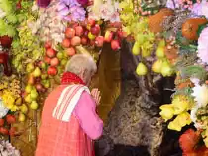 J&K के उपराज्यपाल मनोज सिन्हा ने वैष्णो देवी मंदिर में की पूजा-अर्चना J&K के उपराज्यपाल मनोज सिन्हा ने वैष्णो देवी मंदिर में की पूजा-अर्चना