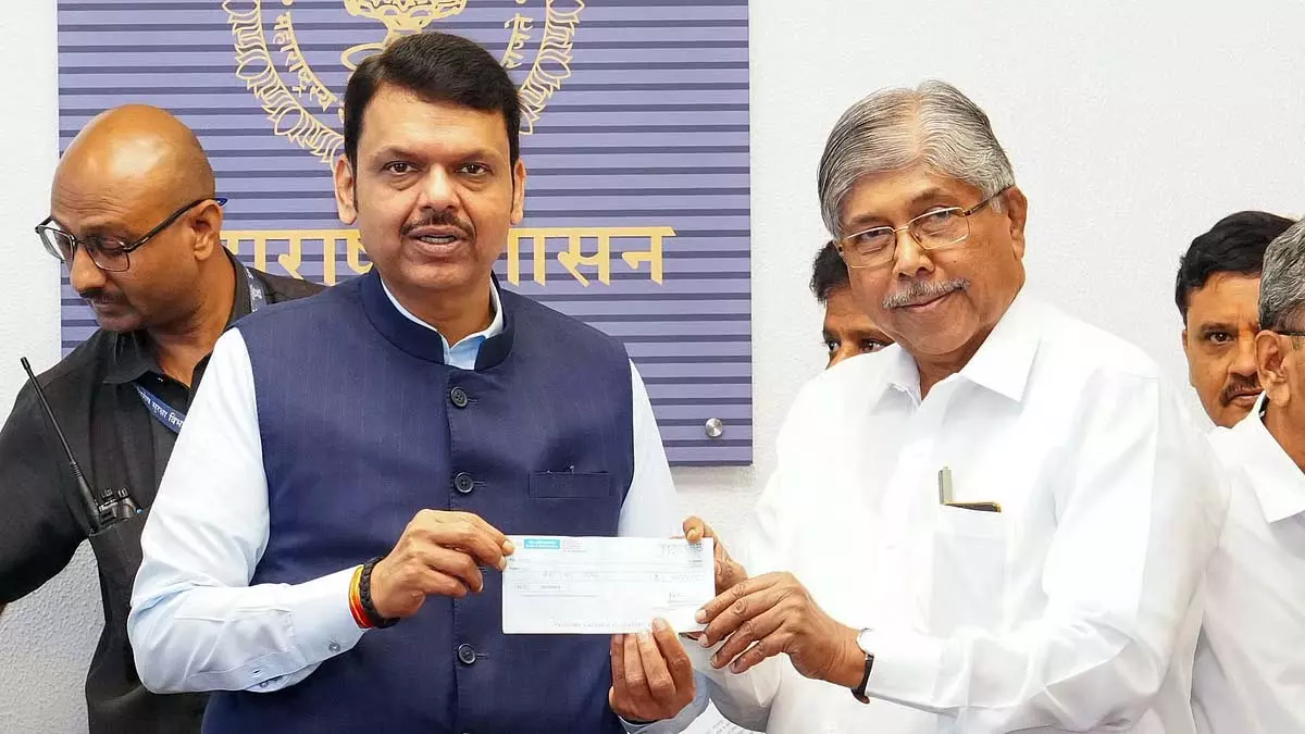 सेवानिवृत्त ST अधिकारी ने अपनी संपत्ति का हिस्सा CM को राहत कोष के लिए दान किया सेवानिवृत्त ST अधिकारी ने अपनी संपत्ति का हिस्सा CM को राहत कोष के लिए दान किया