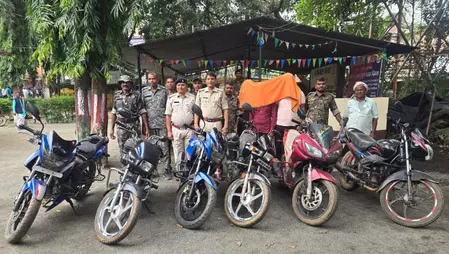 शातिर गिरोह का भंडाफोड़, चोरी की छह बाइक के साथ तीन गिरफ्तार शातिर गिरोह का भंडाफोड़, चोरी की छह बाइक के साथ तीन गिरफ्तार