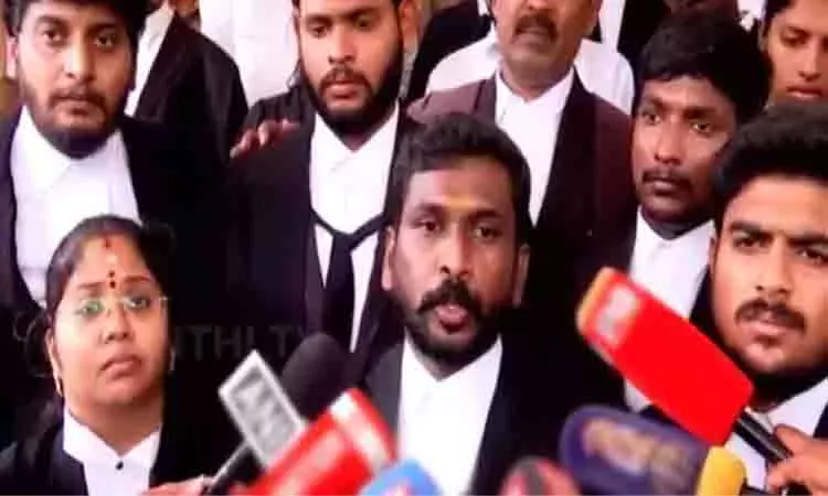 करूर भगदड़ मामले में TVK के दो पदाधिकारियों को 14 दिन की न्यायिक हिरासत में भेजा गया करूर भगदड़ मामले में TVK के दो पदाधिकारियों को 14 दिन की न्यायिक हिरासत में भेजा गया