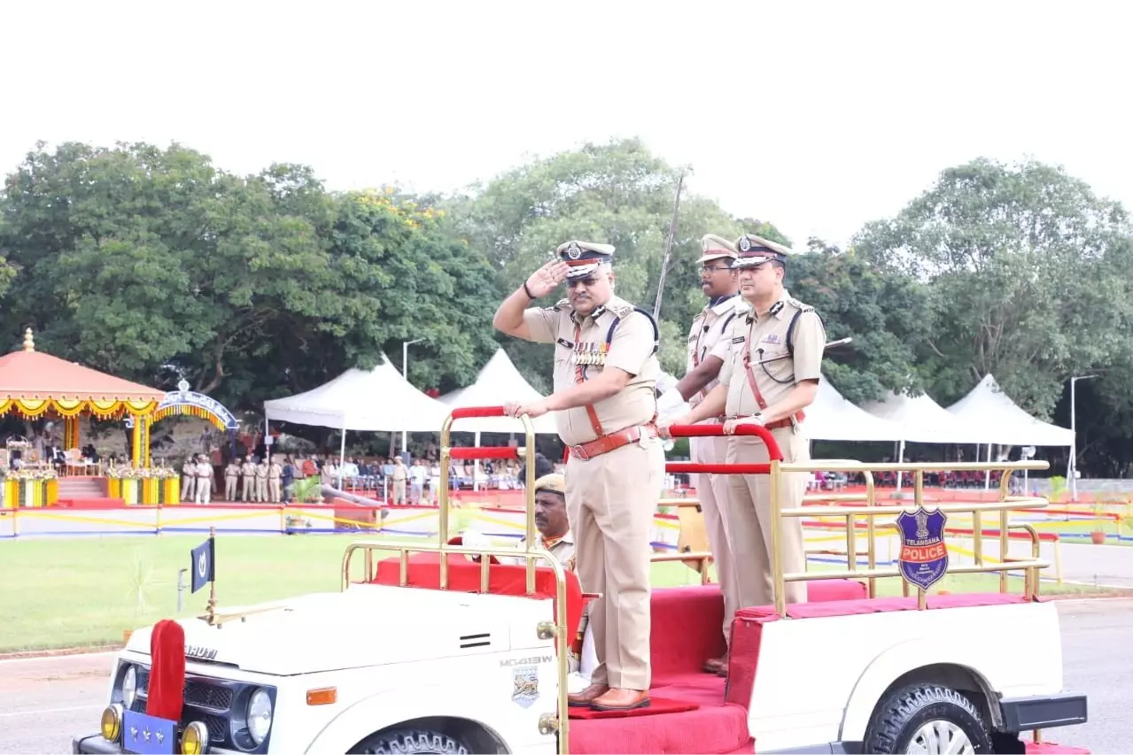 Telangana के निवर्तमान DGP ने कहा, साइबर अपराध और नशीले पदार्थों की चुनौतियां जारी Telangana के निवर्तमान DGP ने कहा, साइबर अपराध और नशीले पदार्थों की चुनौतियां जारी