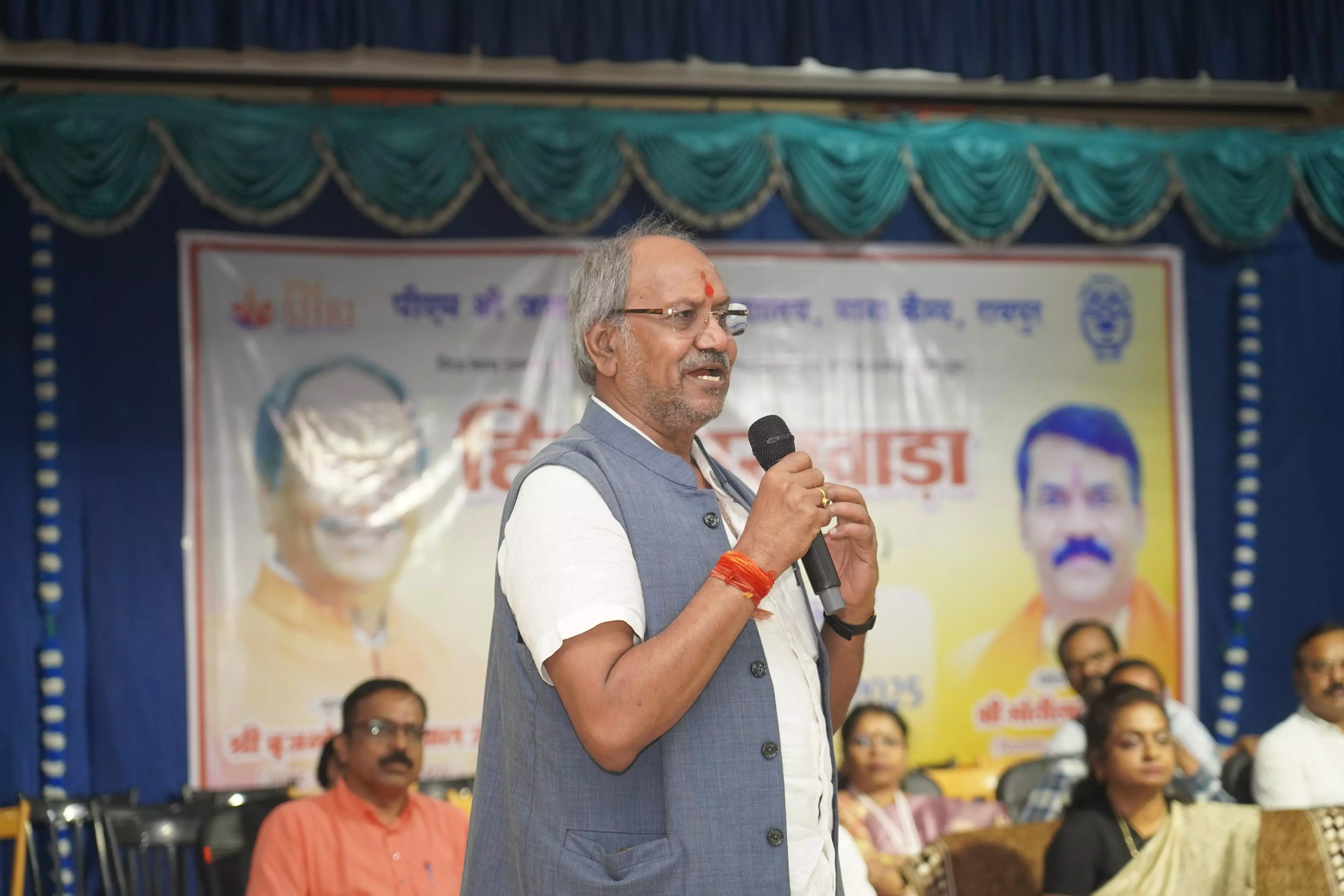 हिंदी हमारी संस्कृति और पहचान की जीवंत धरोहर : सांसद बृजमोहन अग्रवाल हिंदी हमारी संस्कृति और पहचान की जीवंत धरोहर : सांसद बृजमोहन अग्रवाल