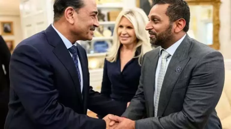 FBI प्रमुख काश पटेल का असीम मुनीर से हाथ मिलाना भारतीयों को क्यों परेशान कर रहा है? FBI प्रमुख काश पटेल का असीम मुनीर से हाथ मिलाना भारतीयों को क्यों परेशान कर रहा है?