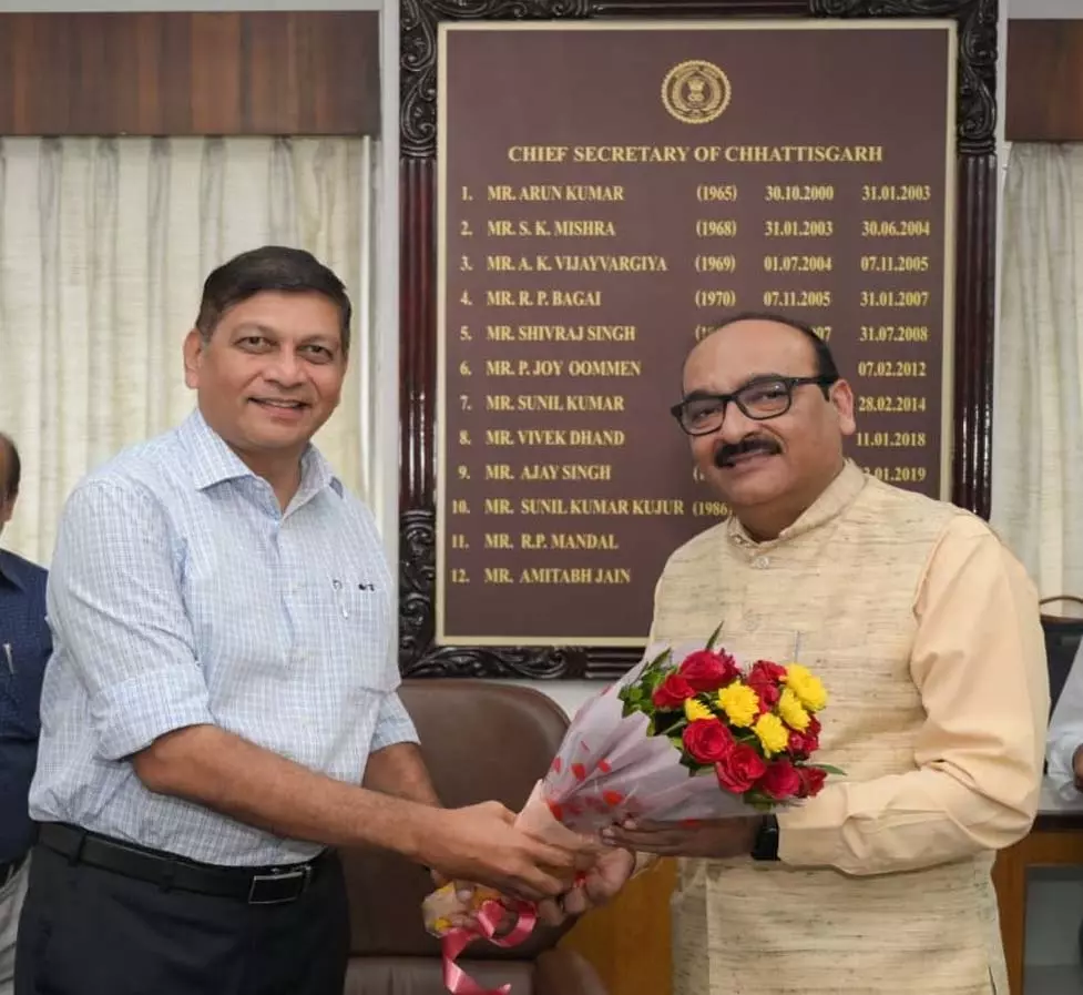छत्तीसगढ़ के नवनियुक्त मुख्य सचिव श्री विकासशील ने कार्यभार संभाला छत्तीसगढ़ के नवनियुक्त मुख्य सचिव श्री विकासशील ने कार्यभार संभाला