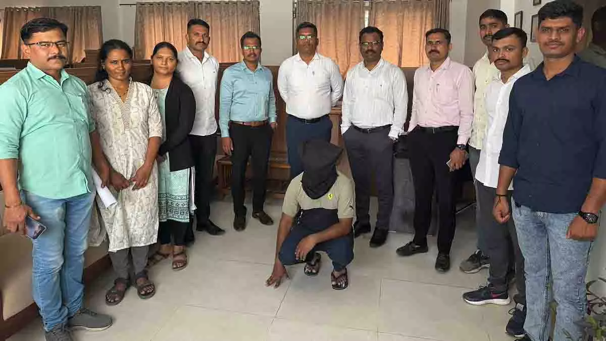 शेयर ट्रेडिंग धोखाधड़ी, पिंपरी-चिंचवाड़ पुलिस ने पुणे व्यवसायी को दबोचा शेयर ट्रेडिंग धोखाधड़ी, पिंपरी-चिंचवाड़ पुलिस ने पुणे व्यवसायी को दबोचा