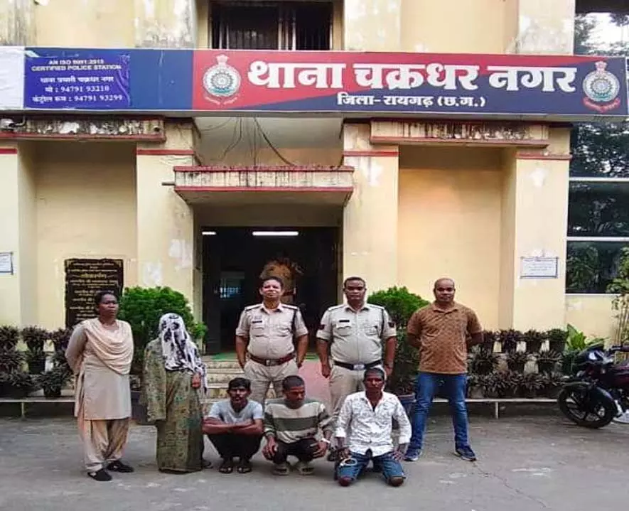 CG: विवाहिता के आत्महत्या मामले में पति समेत चार गिरफ्तार CG: विवाहिता के आत्महत्या मामले में पति समेत चार गिरफ्तार