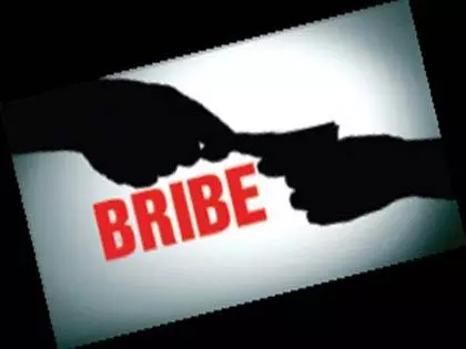 Lonala में सहायक पुलिस अधिकारी रिश्वतखोरी के जाल में फंसा Lonala में सहायक पुलिस अधिकारी रिश्वतखोरी के जाल में फंसा