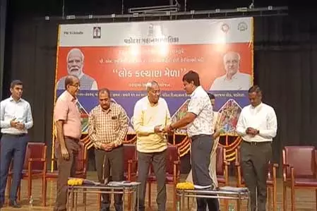 फुटपाथ दुकानदारों के लिए वरदान बनी पीएम स्वनिधि योजना, वडोदरा में 3000 से अधिक रजिस्ट्रेशन फुटपाथ दुकानदारों के लिए वरदान बनी पीएम स्वनिधि योजना, वडोदरा में 3000 से अधिक रजिस्ट्रेशन