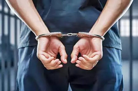 यूपी एटीएस ने एक आतंकी को किया गिरफ्तार, शरीयत कानून लागू करने की साजिश नाकाम यूपी एटीएस ने एक आतंकी को किया गिरफ्तार, शरीयत कानून लागू करने की साजिश नाकाम