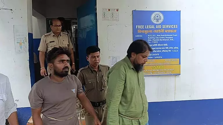दुबई से ठगे गए 33 लाख रुपये NGO के खाते में जमा, 2 गिरफ्तार दुबई से ठगे गए 33 लाख रुपये NGO के खाते में जमा, 2 गिरफ्तार