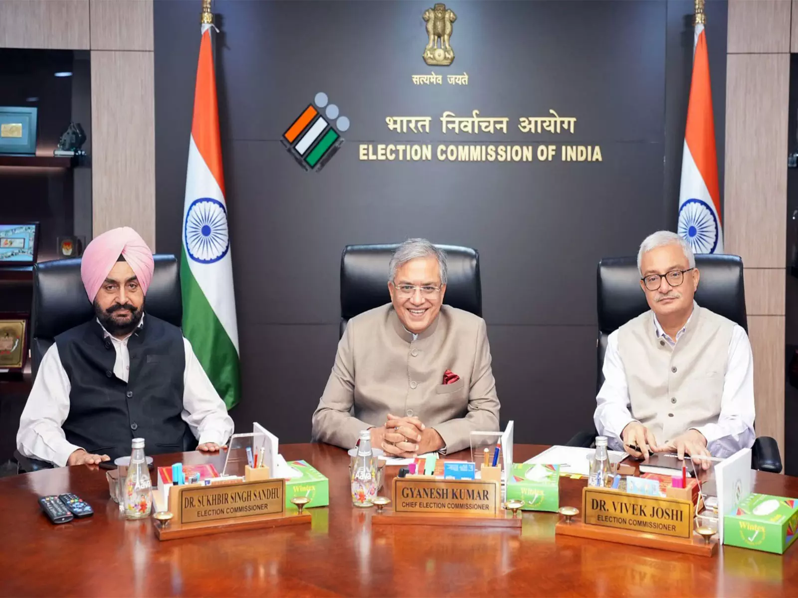 बिहार चुनाव के लिए अंतिम मतदाता सूची जारी, 7.42 करोड़ मतदाता होंगे शामिल बिहार चुनाव के लिए अंतिम मतदाता सूची जारी, 7.42 करोड़ मतदाता होंगे शामिल