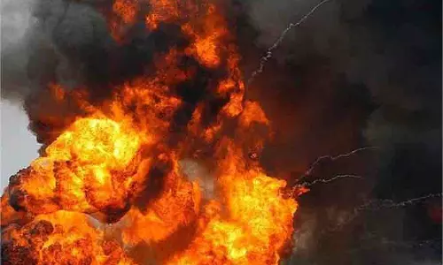 Jammu-Kashmir: खतरनाक गोला देख लोगों के छूटे पसीने, मची भगदड़. Jammu-Kashmir: खतरनाक गोला देख लोगों के छूटे पसीने, मची भगदड़.