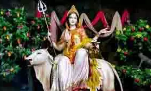 Navratri Day 8: महाअष्टमी पर इस आरती और मंत्र से करें देवी महागौरी की पूजा, जानें शुभ मुहूर्त और पूजा विधि