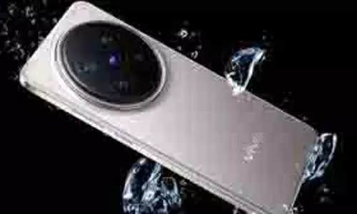 Smartphones: अक्टूबर 2025 में आ रहे हैं Vivo X300 Pro, OnePlus 15 और iQOO 15 जैसे धमाकेदार स्मार्टफोन Smartphones: अक्टूबर 2025 में आ रहे हैं Vivo X300 Pro, OnePlus 15 और iQOO 15 जैसे धमाकेदार स्मार्टफोन