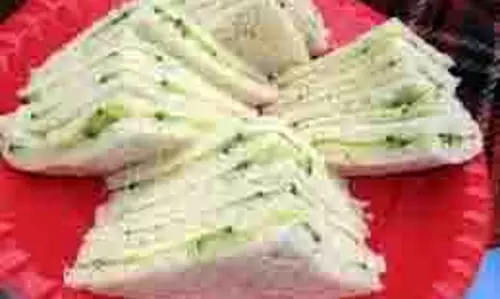 Cucumber Sandwich : नाश्ते में झटपट बनाएं स्वादिष्ट और हेल्दी खीरा सैंडविच Cucumber Sandwich : नाश्ते में झटपट बनाएं स्वादिष्ट और हेल्दी खीरा सैंडविच