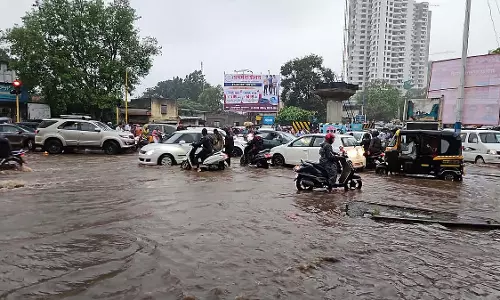 Thane : भारी बारिश के कारण बड़े पैमाने पर बाढ़ आई Thane : भारी बारिश के कारण बड़े पैमाने पर बाढ़ आई