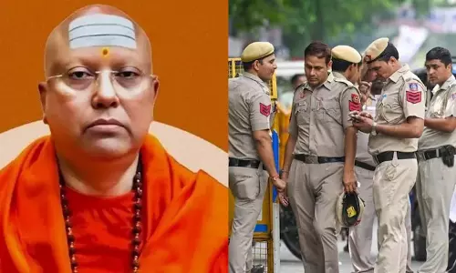 यौन शोषण मामले में गिरफ्तार बाबा चैतन्यानंद के मोबाइल से मिले कई लड़कियों के स्क्रीनशॉट