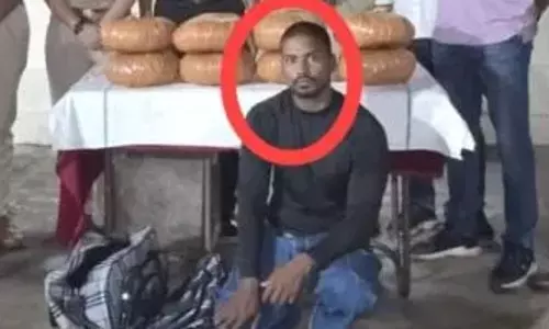 बस से रायपुर आया फिर ट्रेन पकड़ने वाला था तस्कर, गांजा के साथ गिरफ्तार