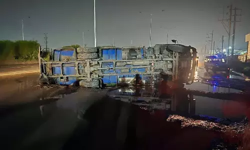 Indore : टैंकर और ट्रक दुर्घटनाओं ने शहर के बाईपास पर गड्ढों के खतरे को उजागर किया