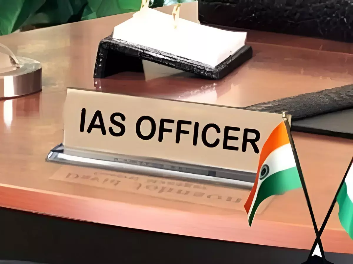 Lucknow: यूपी सरकार ने 3 IAS अफसरों को अपर मुख्य सचिव नियुक्त किया Lucknow: यूपी सरकार ने 3 IAS अफसरों को अपर मुख्य सचिव नियुक्त किया